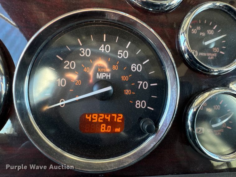 image for item FG2543 2022 Peterbilt 389 semi truck