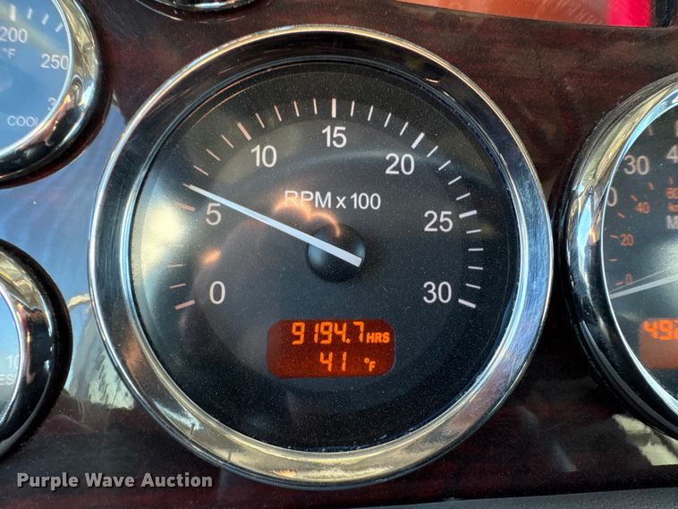 image for item FG2543 2022 Peterbilt 389 semi truck