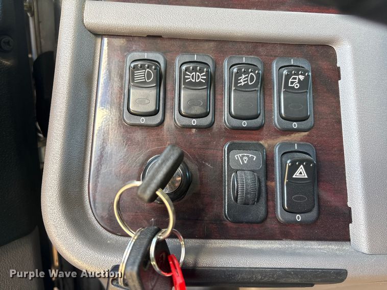 image for item FG2543 2022 Peterbilt 389 semi truck