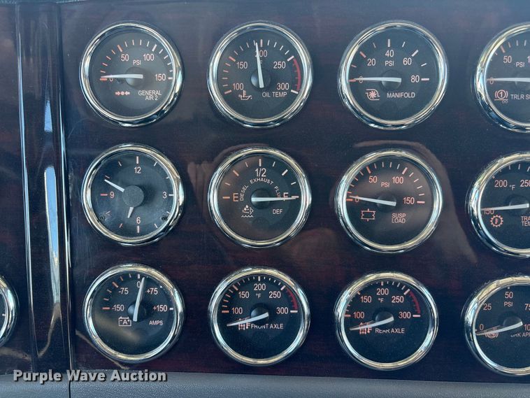 image for item FG2543 2022 Peterbilt 389 semi truck