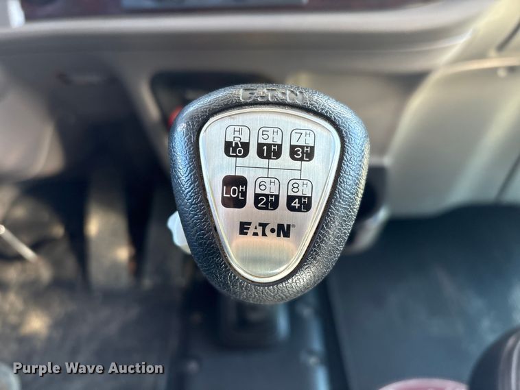 image for item FG2543 2022 Peterbilt 389 semi truck