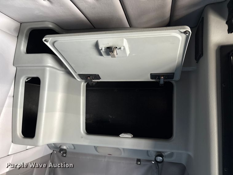 image for item FG2543 2022 Peterbilt 389 semi truck