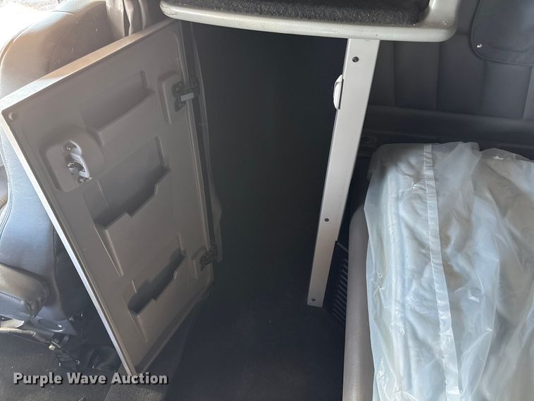 image for item FG2543 2022 Peterbilt 389 semi truck