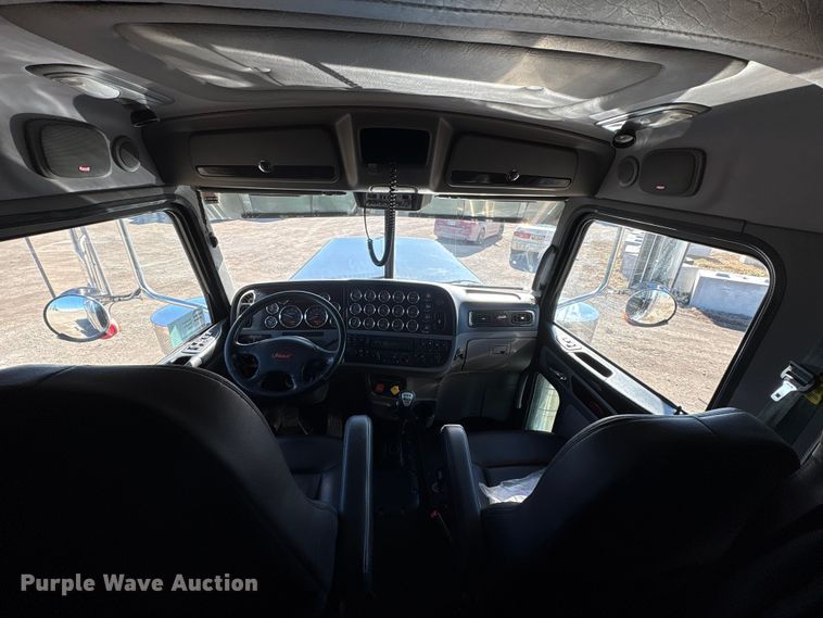 image for item FG2543 2022 Peterbilt 389 semi truck