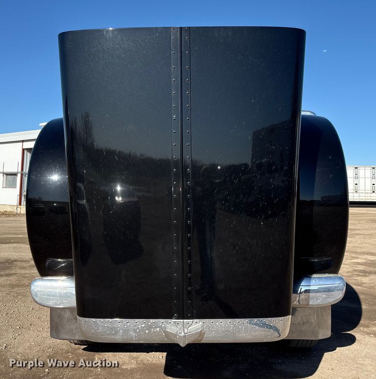 image for item FG2543 2022 Peterbilt 389 semi truck