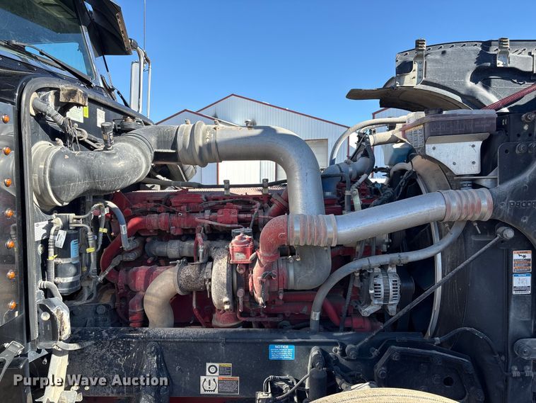 image for item FG2543 2022 Peterbilt 389 semi truck