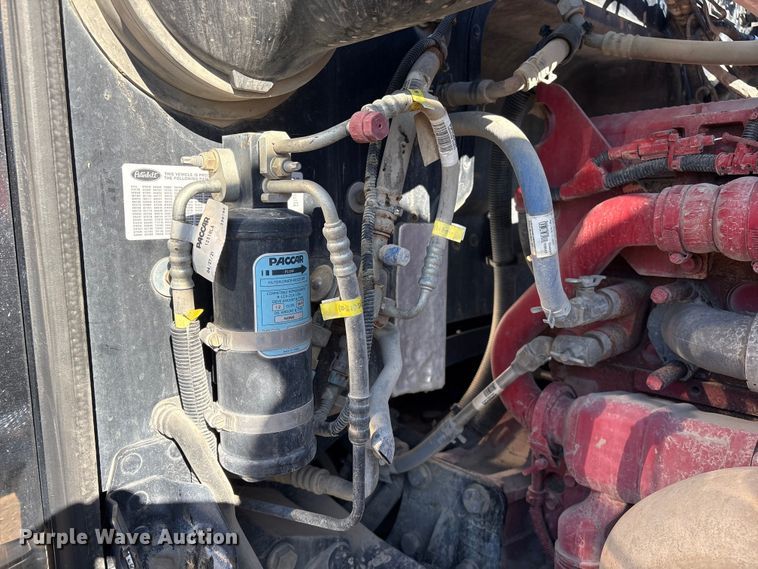 image for item FG2543 2022 Peterbilt 389 semi truck