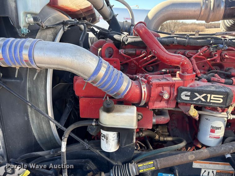 image for item FG2543 2022 Peterbilt 389 semi truck