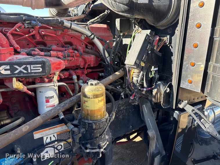 image for item FG2543 2022 Peterbilt 389 semi truck