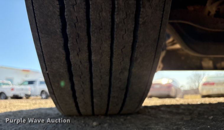 image for item FG2543 2022 Peterbilt 389 semi truck