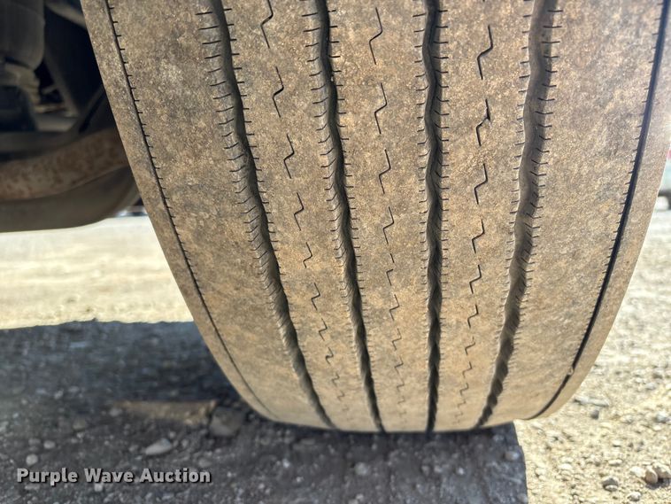 image for item FG2543 2022 Peterbilt 389 semi truck