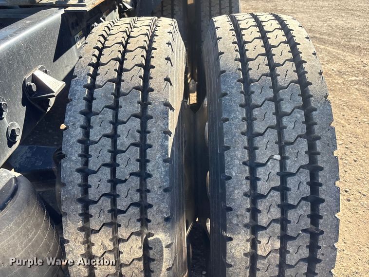 image for item FG2543 2022 Peterbilt 389 semi truck