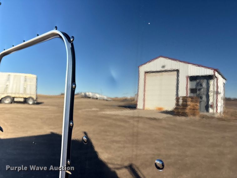 image for item FG2544 2022 Peterbilt 389 semi truck