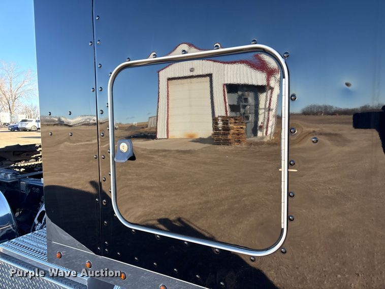 image for item FG2544 2022 Peterbilt 389 semi truck