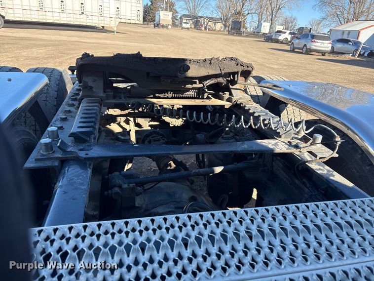 image for item FG2544 2022 Peterbilt 389 semi truck