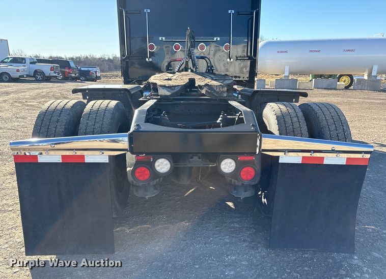 image for item FG2544 2022 Peterbilt 389 semi truck