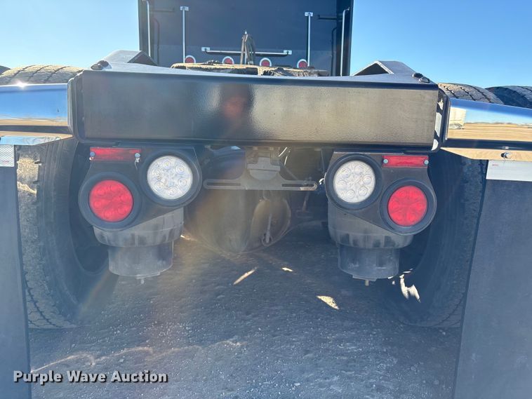 image for item FG2544 2022 Peterbilt 389 semi truck