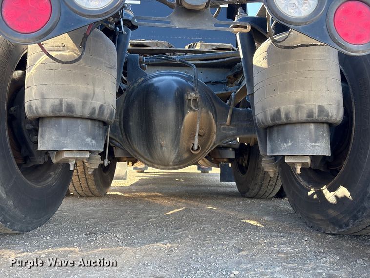 image for item FG2544 2022 Peterbilt 389 semi truck