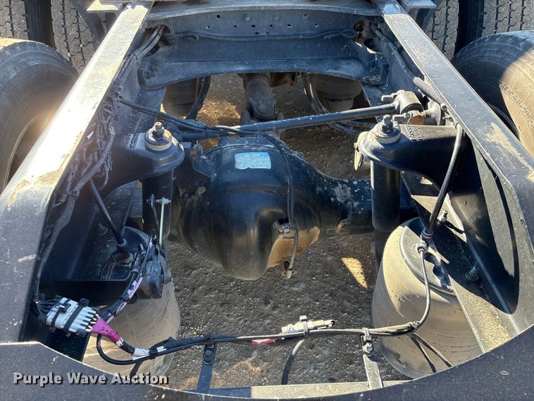 image for item FG2544 2022 Peterbilt 389 semi truck