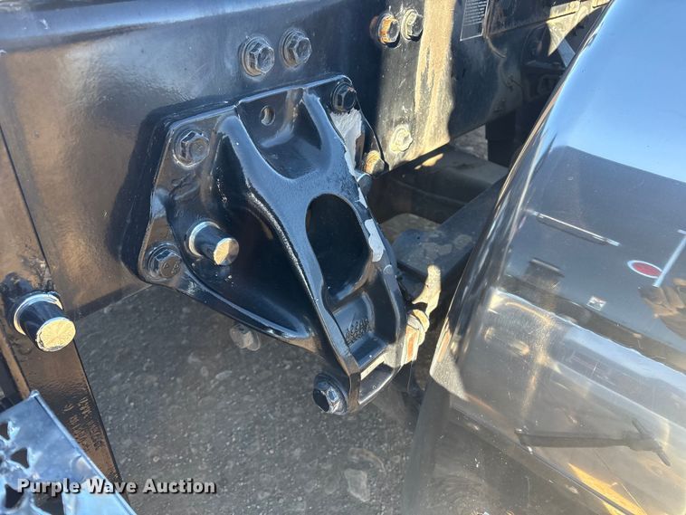 image for item FG2544 2022 Peterbilt 389 semi truck