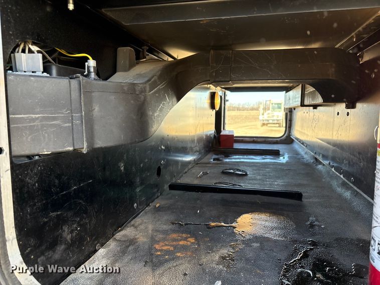 image for item FG2544 2022 Peterbilt 389 semi truck