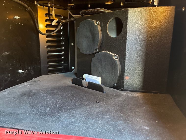 image for item FG2544 2022 Peterbilt 389 semi truck