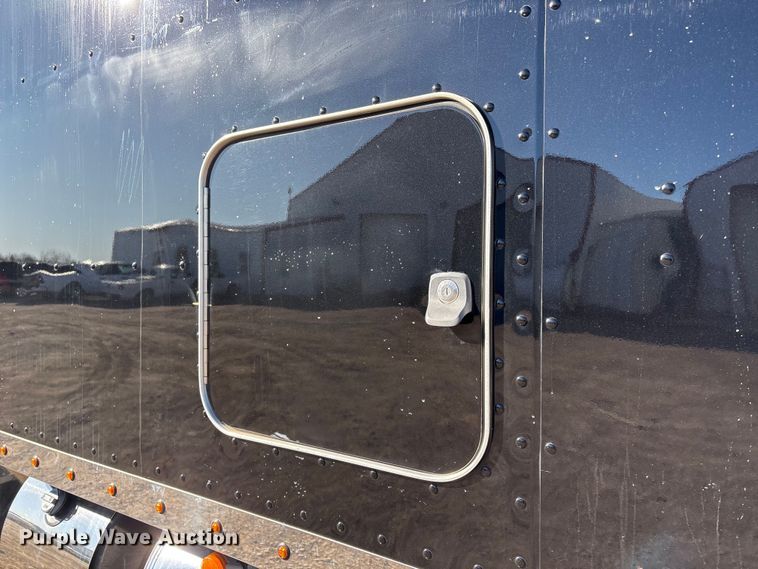 image for item FG2544 2022 Peterbilt 389 semi truck