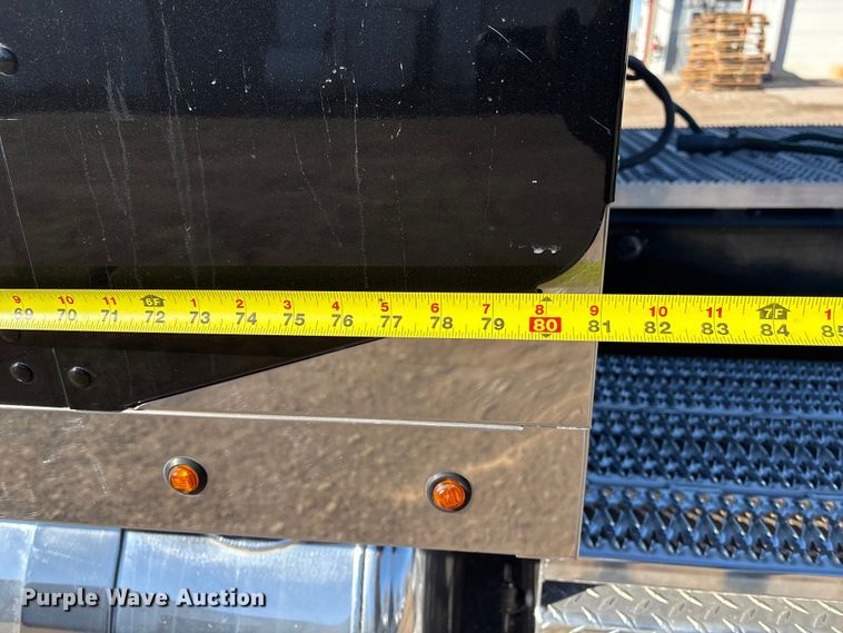 image for item FG2544 2022 Peterbilt 389 semi truck