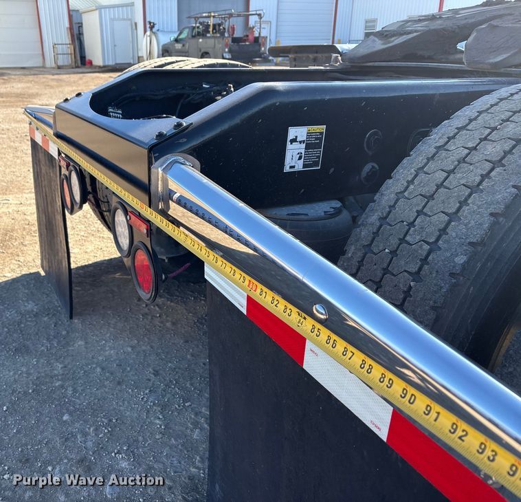 image for item FG2544 2022 Peterbilt 389 semi truck