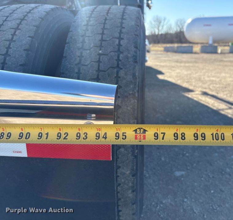 image for item FG2544 2022 Peterbilt 389 semi truck