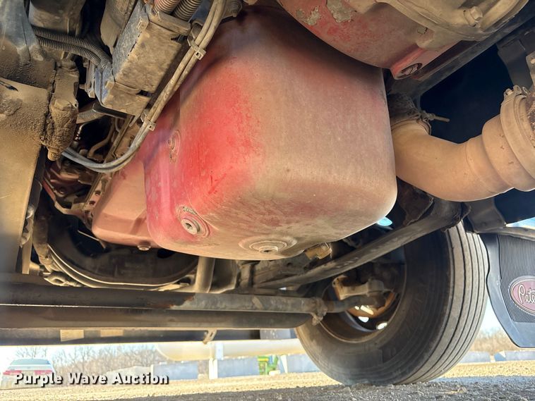 image for item FG2544 2022 Peterbilt 389 semi truck