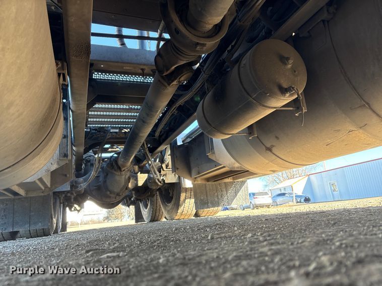 image for item FG2544 2022 Peterbilt 389 semi truck