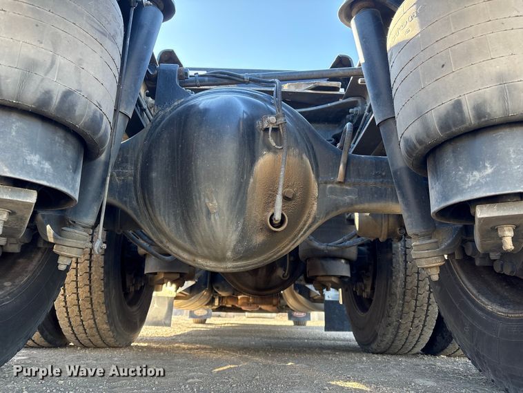 image for item FG2544 2022 Peterbilt 389 semi truck