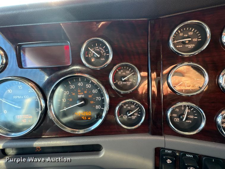 image for item FG2544 2022 Peterbilt 389 semi truck