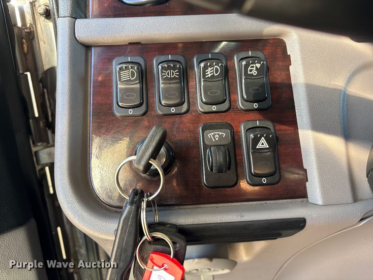 image for item FG2544 2022 Peterbilt 389 semi truck