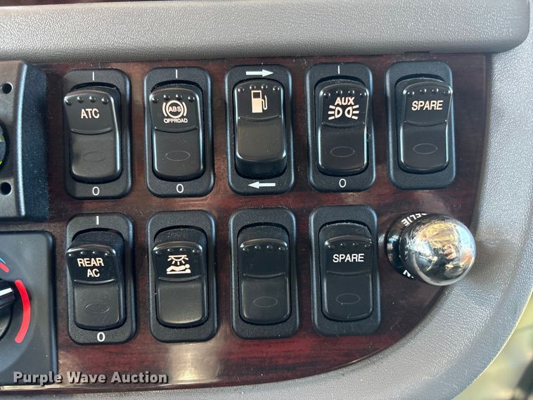 image for item FG2544 2022 Peterbilt 389 semi truck