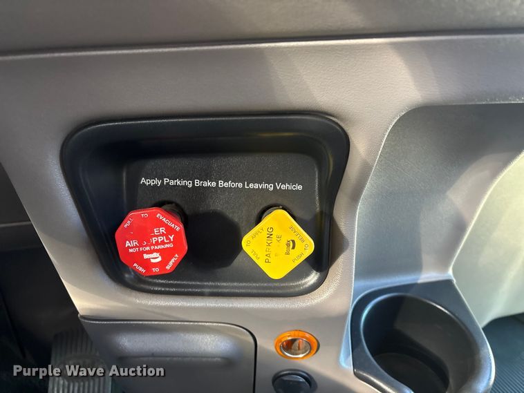 image for item FG2544 2022 Peterbilt 389 semi truck