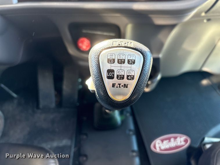 image for item FG2544 2022 Peterbilt 389 semi truck