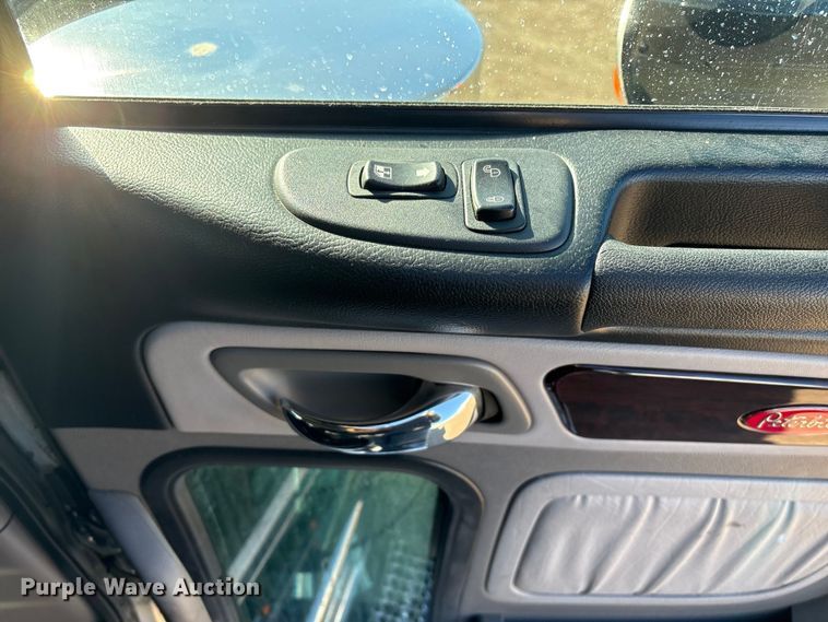 image for item FG2544 2022 Peterbilt 389 semi truck