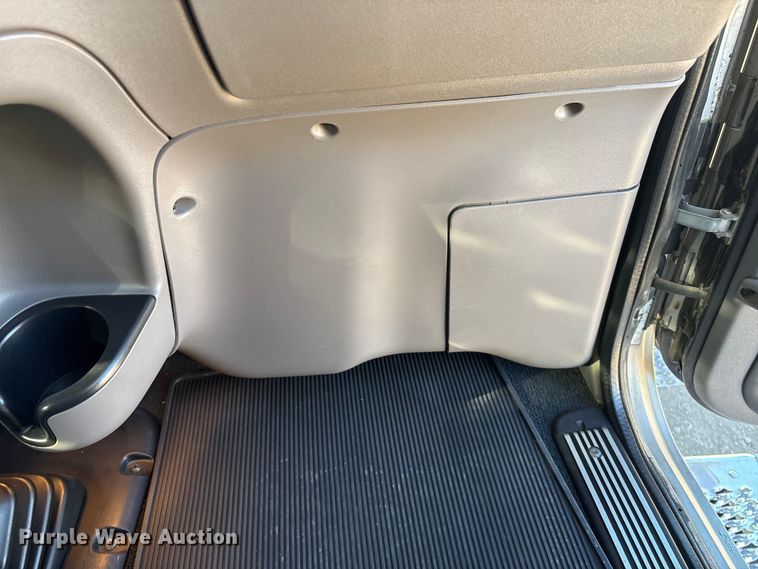 image for item FG2544 2022 Peterbilt 389 semi truck