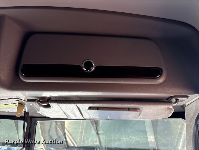 image for item FG2544 2022 Peterbilt 389 semi truck