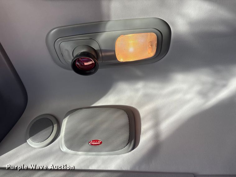 image for item FG2544 2022 Peterbilt 389 semi truck