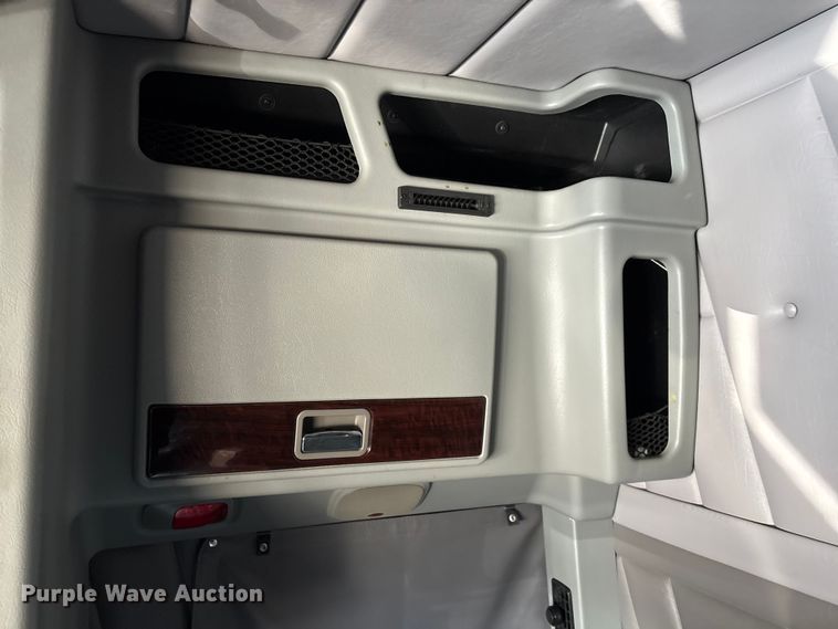 image for item FG2544 2022 Peterbilt 389 semi truck