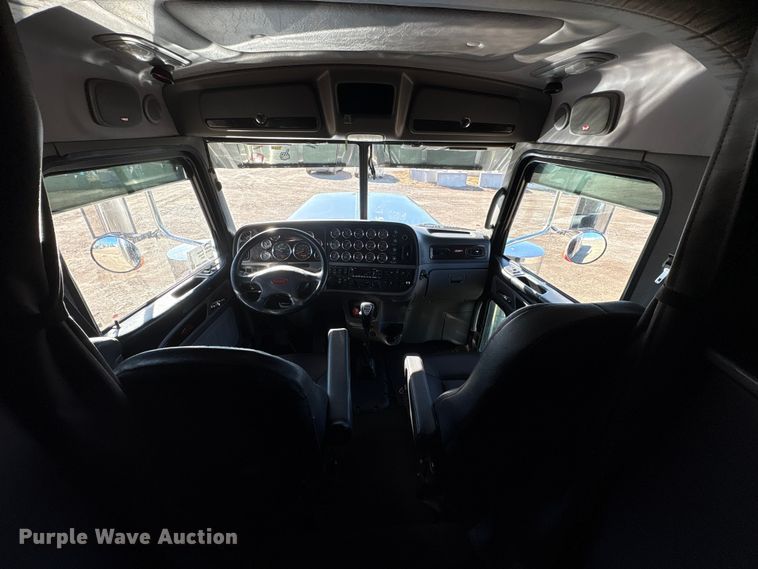 image for item FG2544 2022 Peterbilt 389 semi truck