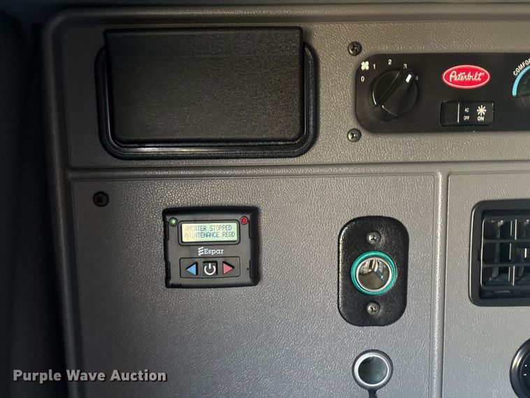 image for item FG2544 2022 Peterbilt 389 semi truck