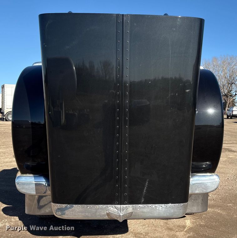 image for item FG2544 2022 Peterbilt 389 semi truck