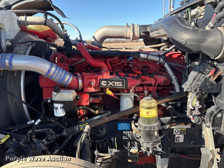 image for item FG2544 2022 Peterbilt 389 semi truck