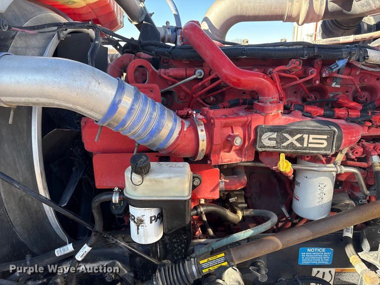 image for item FG2544 2022 Peterbilt 389 semi truck