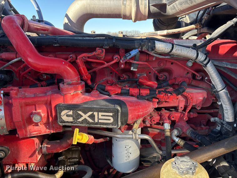 image for item FG2544 2022 Peterbilt 389 semi truck