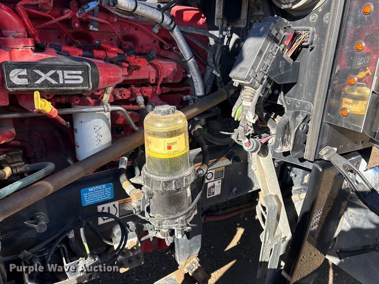 image for item FG2544 2022 Peterbilt 389 semi truck